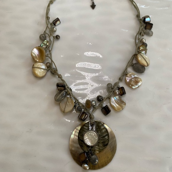 Silpada Shell Pendant Boardwalks Necklace
N2098 adjustable 18”- 20” - Picture 5 of 8